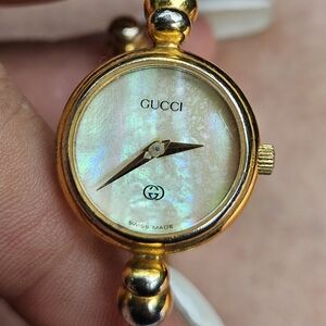 Vintage Gucci 2700.2.L Swiss Made Quartz Shell Dial Women's Watch